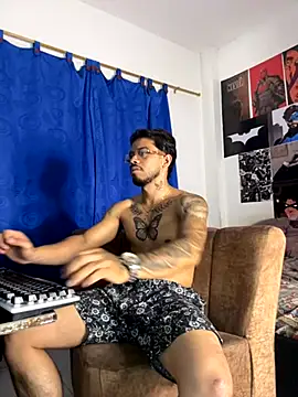 Snapshot of Kylian_Alessandro chatting on October 2025 06:14:02 AM Kylian Alessandro online show from October 2025 06:14:02 AM