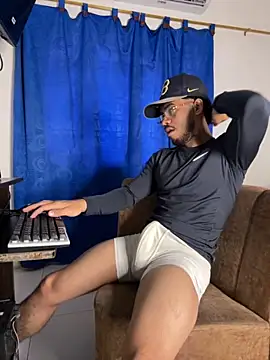 Snapshot of Kylian_Alessandro chatting on October 2025 11:42:01 AM Kylian Alessandro online show from October 2025 11:42:01 AM