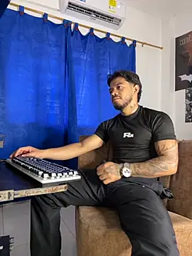 Snapshot of Kylian_Alessandro chatting on October 2025 06:13:02 PM Kylian Alessandro online show from October 2025 06:13:02 PM