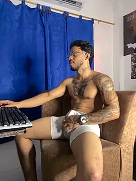 Snapshot of Kylian_Alessandro chatting on October 2025 02:58:02 AM Kylian Alessandro online show from October 2025 02:58:02 AM