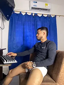 Snapshot of Kylian_Alessandro chatting on November 2025 06:30:01 PM Kylian Alessandro online show from November 2025 06:30:01 PM