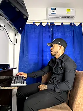 Snapshot of Kylian_Alessandro chatting on November 2025 04:28:01 PM Kylian Alessandro online show from November 2025 04:28:01 PM