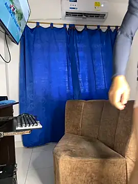 Snapshot of Kylian_Alessandro chatting on November 2025 01:44:02 PM Kylian Alessandro online show from November 2025 01:44:02 PM