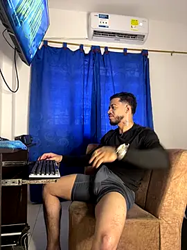 Snapshot of Kylian_Alessandro chatting on December 2025 03:10:01 PM Kylian Alessandro online show from December 2025 03:10:01 PM