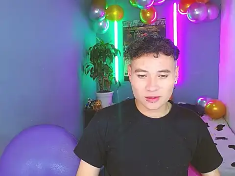 Snapshot of Latin_boysxxxx chatting on October 2025 11:49:02 PM Latin boysxxxx online show from October 2025 11:49:02 PM