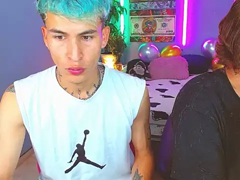 Snapshot of Latin_boysxxxx chatting on October 2025 10:10:01 PM Latin boysxxxx online show from October 2025 10:10:01 PM