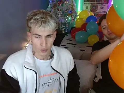 Snapshot of Latin_boysxxxx chatting on November 2025 06:40:01 PM Latin boysxxxx online show from November 2025 06:40:01 PM