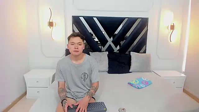 Snapshot of AnnieAndLeandro chatting on November 2025 07:57:01 PM AnnieAndLeandro online show from November 2025 07:57:01 PM