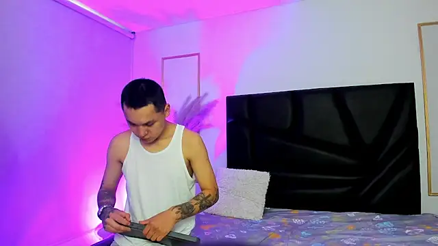 Snapshot of AnnieAndLeandro chatting on December 2025 08:27:01 PM AnnieAndLeandro online show from December 2025 08:27:01 PM