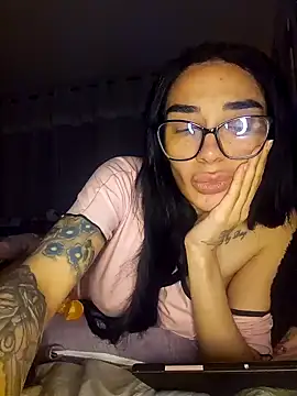 Snapshot of LucyMiax chatting on October 2025 01:06:01 AM LucyMiax online show from October 2025 01:06:01 AM