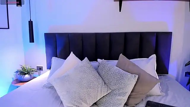 Snapshot of AilanaCortes chatting on November 2025 12:05:02 PM AilanaCortes online show from November 2025 12:05:02 PM