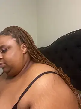 Snapshot of BarbieLiion chatting on December 2025 03:02:02 AM BarbieLiion online show from December 2025 03:02:02 AM