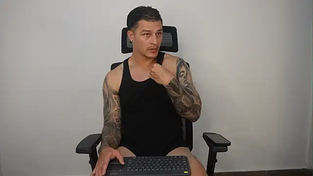 Snapshot of Dominick_walker chatting on March 2026 03:44:01 AM Dominick walker online show from March 2026 03:44:01 AM