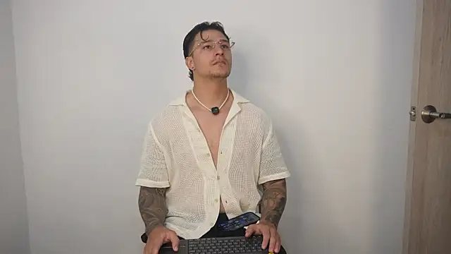 Snapshot of Dominick_walker chatting on March 2026 04:21:01 PM Dominick walker online show from March 2026 04:21:01 PM