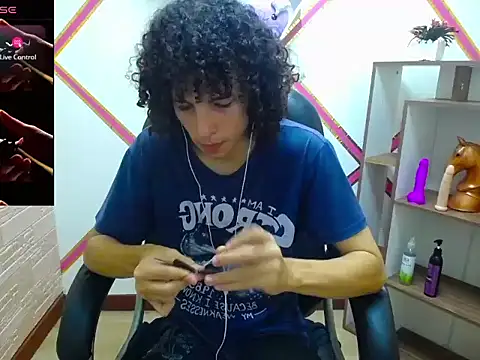 Snapshot of Mike_Miiller_ chatting on November 2025 04:11:02 PM Mike Miiller online show from November 2025 04:11:02 PM