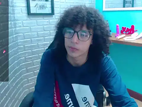 Snapshot of Mike_Miiller_ chatting on December 2025 03:29:01 PM Mike Miiller online show from December 2025 03:29:01 PM