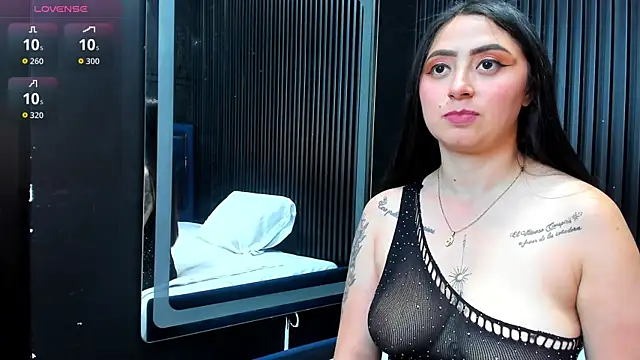 Snapshot of JuliethCruz_ chatting on November 2025 05:02:01 PM JuliethCruz online show from November 2025 05:02:01 PM