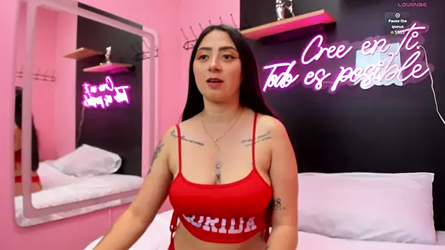 Snapshot of JuliethCruz_ chatting on November 2025 05:02:01 PM JuliethCruz online show from November 2025 05:02:01 PM