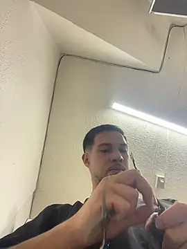 Snapshot of Leonardmoppet chatting on October 2025 09:21:02 PM Leonardmoppet online show from October 2025 09:21:02 PM