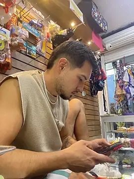 Snapshot of Leonardmoppet chatting on November 2025 10:41:02 PM Leonardmoppet online show from November 2025 10:41:02 PM