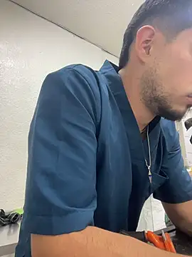 Snapshot of Leonardmoppet chatting on November 2025 08:51:01 PM Leonardmoppet online show from November 2025 08:51:01 PM