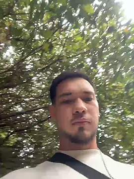 Snapshot of Leonardmoppet chatting on November 2025 07:40:02 PM Leonardmoppet online show from November 2025 07:40:02 PM