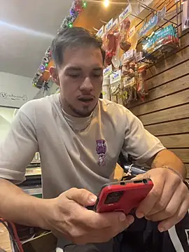 Snapshot of Leonardmoppet chatting on November 2025 10:34:02 PM Leonardmoppet online show from November 2025 10:34:02 PM