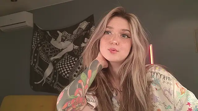 Snapshot of BellaSink chatting on May 2026 04:01:02 PM BellaSink online show from May 2026 04:01:02 PM