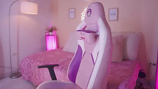 Snapshot of Meggie_ chatting on November 2025 11:15:01 PM Meggie online show from November 2025 11:15:01 PM