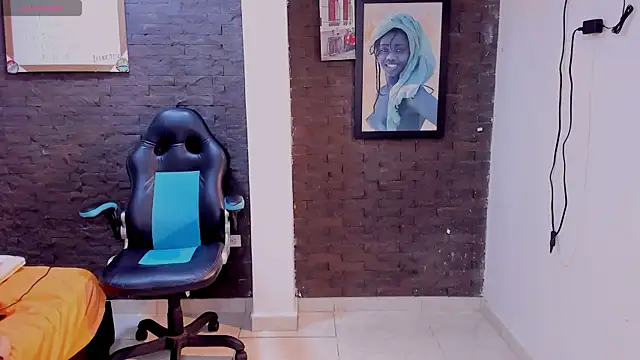 Snapshot of Lessly_Cooper chatting on November 2025 06:06:02 PM Lessly Cooper online show from November 2025 06:06:02 PM