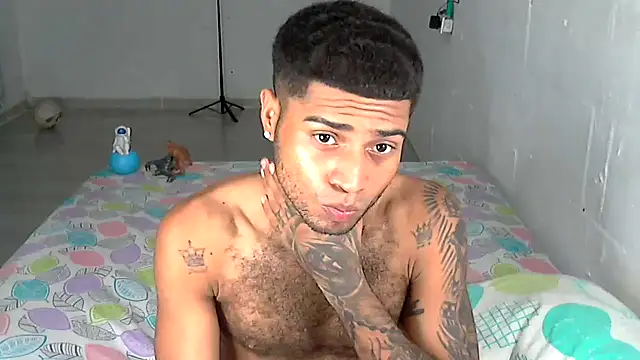 Snapshot of AXionX chatting on February 2026 01:48:01 AM AXionX online show from February 2026 01:48:01 AM