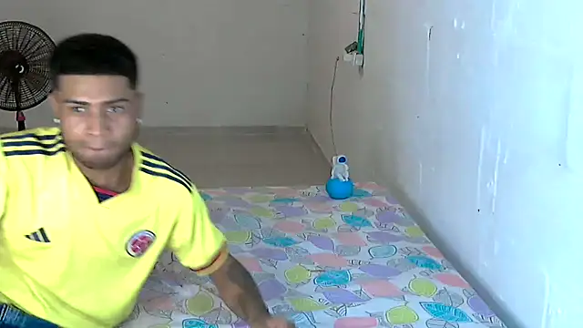 Snapshot of AXionX chatting on March 2026 12:06:02 AM AXionX online show from March 2026 12:06:02 AM