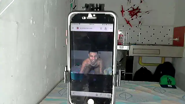 Snapshot of AXionX chatting on March 2026 05:35:01 AM AXionX online show from March 2026 05:35:01 AM