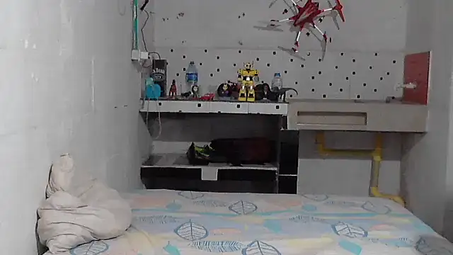 Snapshot of AXionX chatting on March 2026 03:01:01 AM AXionX online show from March 2026 03:01:01 AM