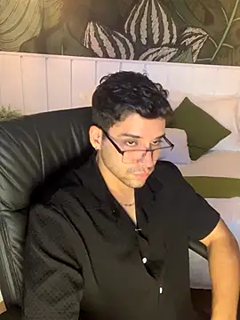 Snapshot of Mike_montoya01 chatting on October 2025 01:46:02 AM Mike montoya01 online show from October 2025 01:46:02 AM