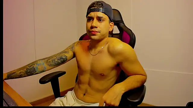 Snapshot of Mike_montoya01 chatting on December 2025 10:18:02 PM Mike montoya01 online show from December 2025 10:18:02 PM