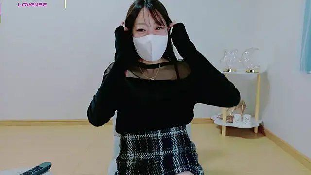 Snapshot of TSUKI_circle chatting on December 2025 02:34:01 PM TSUKI circle online show from December 2025 02:34:01 PM