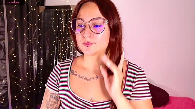 Rhosynn online show from November 2025 03:18:02 AM