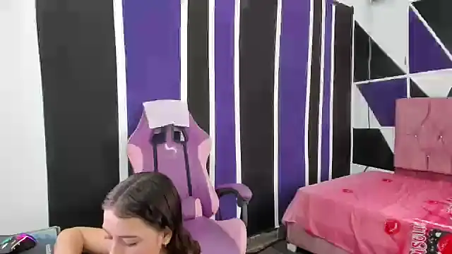 Snapshot of scarleth18 chatting on December 2025 07:53:02 PM scarleth18 online show from December 2025 07:53:02 PM