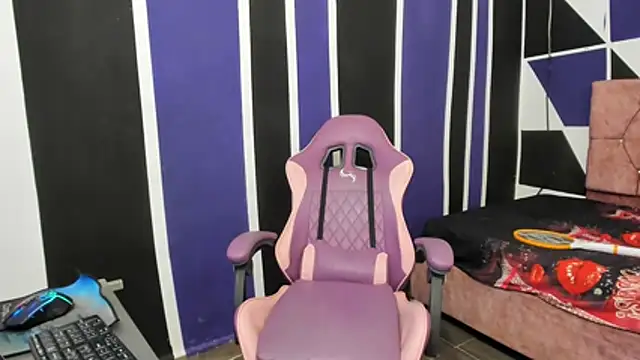 scarleth18 online show from December 2025 07:43:02 PM