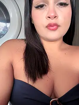 Lucianacuoper online show from November 2025 06:59:02 PM