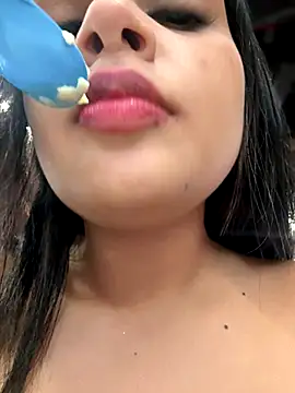 Lucianacuoper online show from November 2025 07:34:02 PM