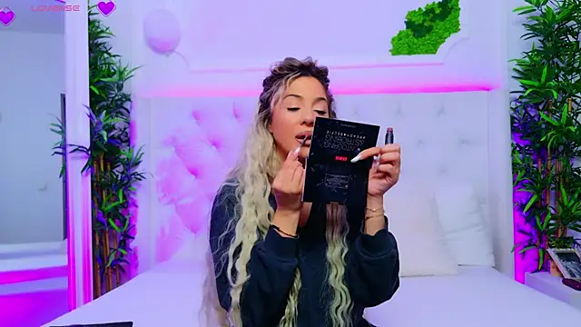 AriannaSins online show from November 2025 01:32:01 PM