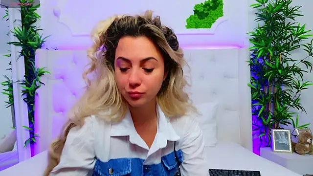 AriannaSins online show from November 2025 01:32:02 PM