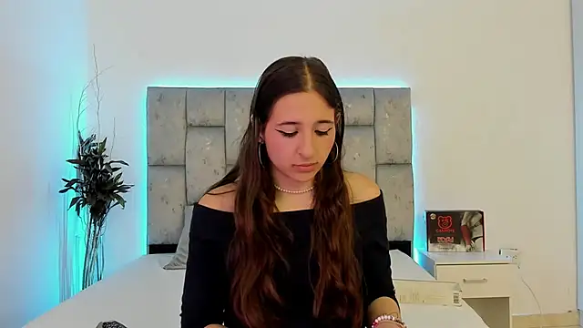 Snapshot of SweetAndSinful chatting on November 2025 03:42:02 AM SweetAndSinful online show from November 2025 03:42:02 AM