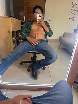 Snapshot of the_vein18 chatting on December 2025 04:00:01 PM the vein18 online show from December 2025 04:00:01 PM