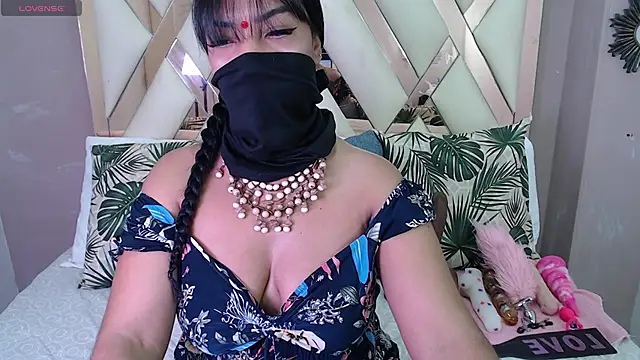 Snapshot of Iniya_Parul chatting on November 2025 01:22:01 PM Iniya Parul online show from November 2025 01:22:01 PM