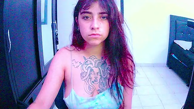 Snapshot of adri_gomez1 chatting on October 2025 08:15:02 AM adri gomez1 online show from October 2025 08:15:02 AM