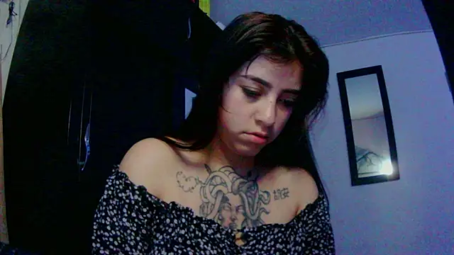 Snapshot of adri_gomez1 chatting on November 2025 07:29:02 AM adri gomez1 online show from November 2025 07:29:02 AM