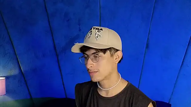 Snapshot of Aaron_Eze chatting on October 2025 09:28:02 PM Aaron Eze online show from October 2025 09:28:02 PM